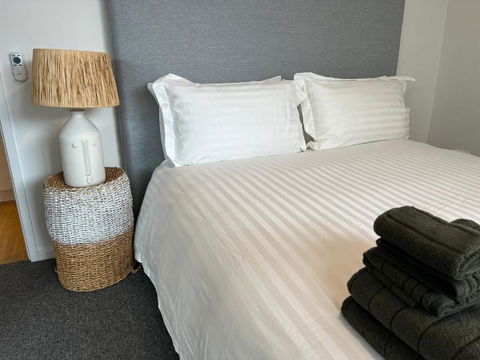 NEW BOUTIQUE 1bd Apt - Events Australia 3