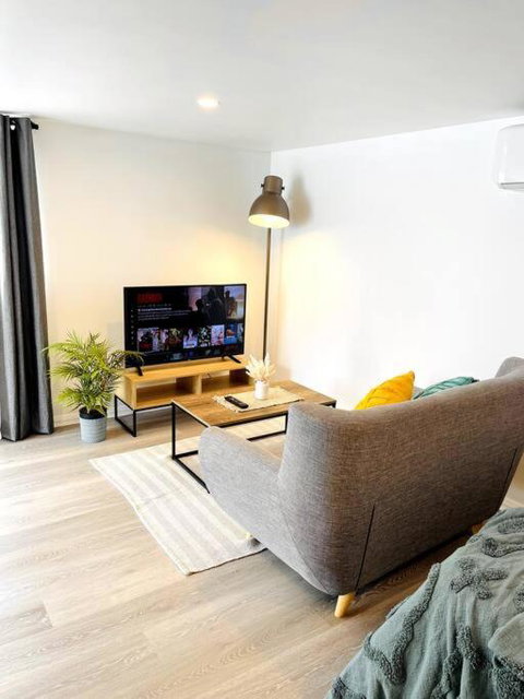 Newly Renovated Contemporary Private Studio Near Hobart CBD And Airport - Events Australia 3
