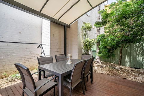 Newtown Nest - Chic Terrace Living Off King Street - Tourism Bookings 2