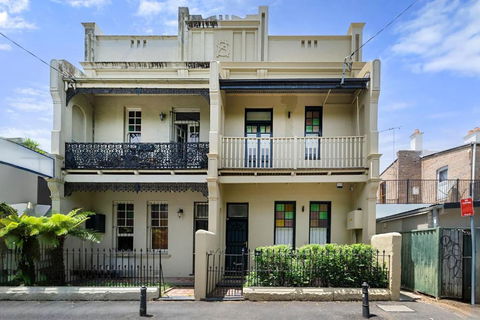 Newtown Nest - Chic Terrace Living Off King Street - Tourism Bookings 3