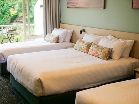 Nightcap At Hinterland Hotel Nerang - Events Australia 3