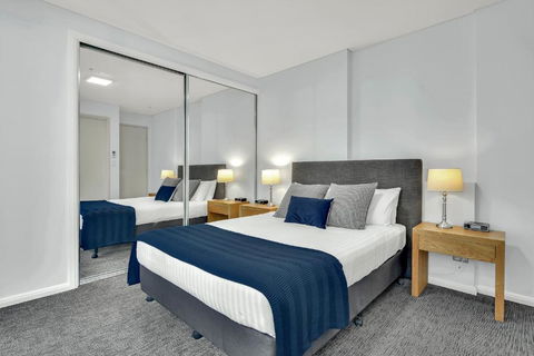 North Sydney Large Two Bedroom MIL2302 - Tourism Bookings 1