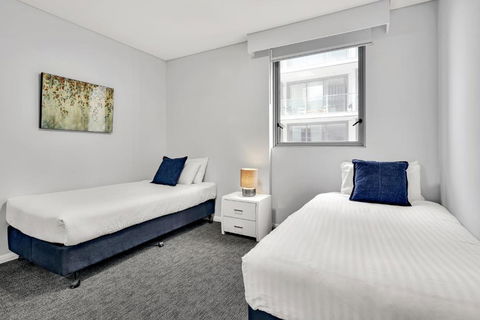North Sydney Large Two Bedroom MIL2302 - Tourism Bookings 2