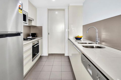 North Sydney Large Two Bedroom MIL2302 - Tourism Bookings 3
