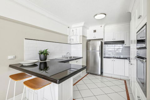 Ocean Facing 1-Bed With Ocean Pool & Tennis Court - Events Australia 3