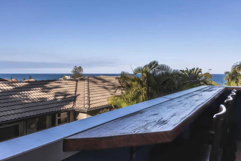 Ocean Views 2-Bed Apartment Minutes From Beach - Events Australia 1