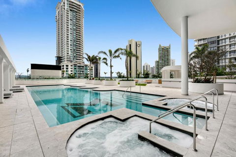Oceanfront 2-Bed With Spectacular View, Pool & Gym - Events Australia 3