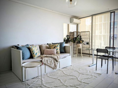 Ocean View Apartment Close To CBD With Indoor Pool. - Events Australia 3