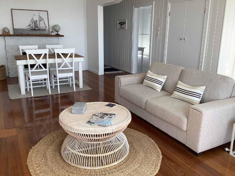 Ocean Views & City Convenience Perfect Getaway - Events Australia 1