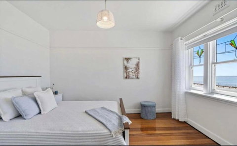 Ocean Views & City Convenience Perfect Getaway - Events Australia 3