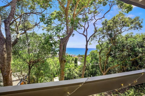Ocean Views In Vibrant Coolum - Events Australia 2