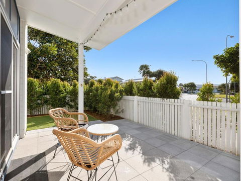 Oceans Five - Beachside Paradise - Events Australia 1