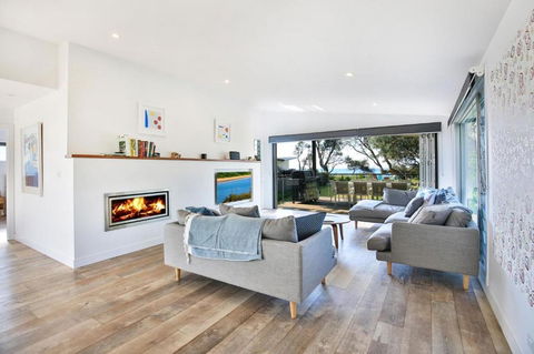 Oceanside I Pet Friendly Absolute Beachfront - Events Australia 1
