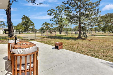 Odyssean Farmstay Cabin - Romantic Getaway, Roche Concert Bus Route & Nearby Wineries - Events Australia 2