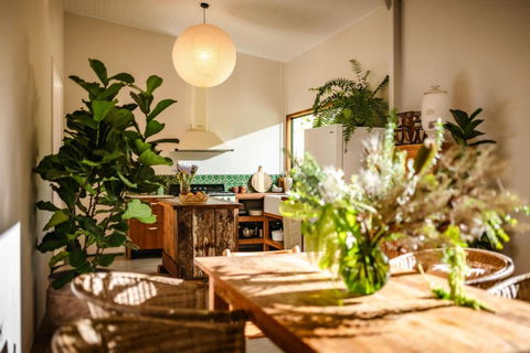 Off Grid Cabin Mountain Views - Events Australia 0