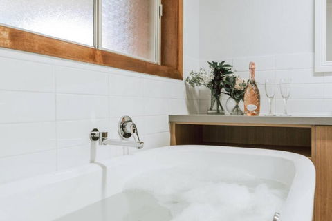 Olinda Rise Retreat House Fire Bathtub And Brekky - Accommodation Europe 2