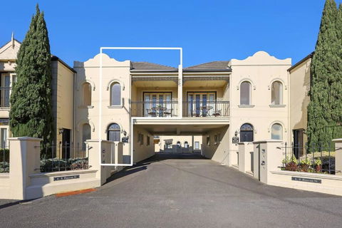 One Bedroom Apartment In CBD - Events Australia 1