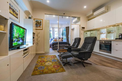Oversized Potts Point Studio - Events Australia 0
