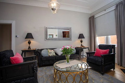 Oxbridge- Period Home In Central Goulburn - Events Australia 0