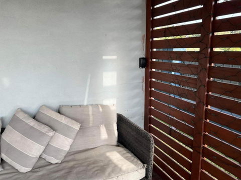 One Bedroom CBD Unit, Walk To Beaches & Cafes - Events Australia 3
