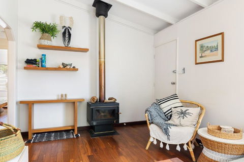 Peaceful And Renovated Original Beach House With Sweeping Views Of Gracetown - Events Australia 0