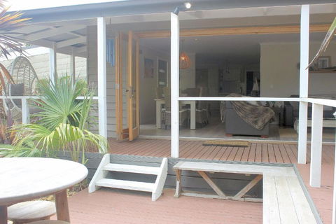 Palm Breeze At Sunset Strip - Events Australia 1