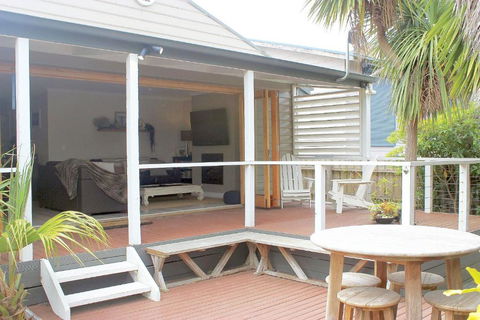 Palm Breeze At Sunset Strip - Events Australia 0