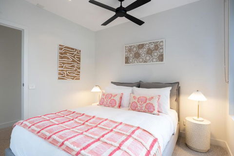 Panoramic View - Albert Park Lake & Shrine Views - Events Australia 3