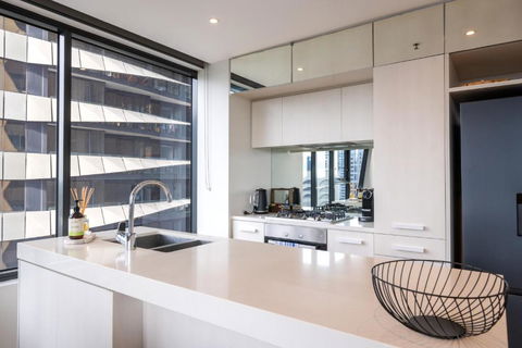 Panoramic View - Albert Park Lake & Shrine Views - Events Australia 2