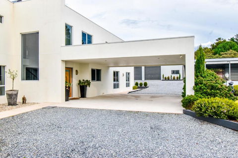 Paradise Point - Entire Home In Clarence Point, Tasmania Australia, 10 Guests 7 Bedrooms 7 Beds 3 Baths - Events Australia 0