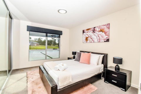 Paradise Point - Entire Home In Clarence Point, Tasmania Australia, 10 Guests 7 Bedrooms 7 Beds 3 Baths - Events Australia 1