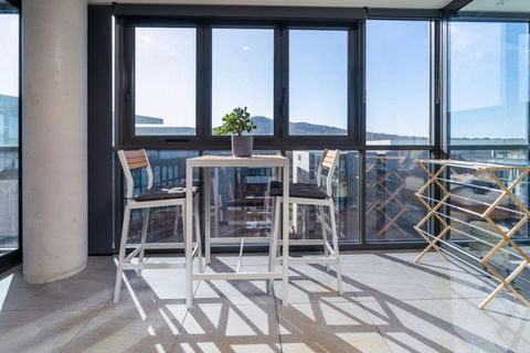 Perfectly Located 1BR BA Apartment - Events Australia 1