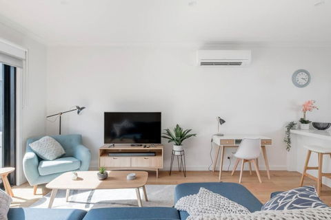 Perfect Port Melbourne Townhouse - Tourism Bookings 1