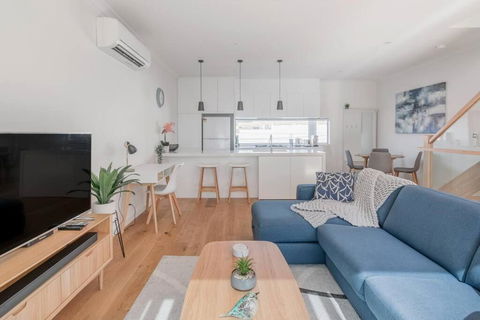 Perfect Port Melbourne Townhouse - Tourism Bookings 3
