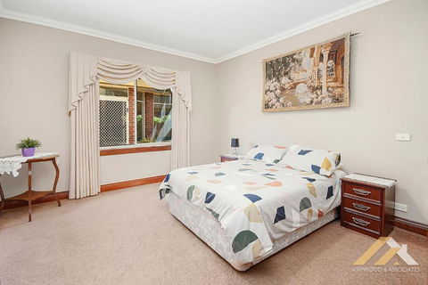 Perfect Entertainer-s Home With Pool - Accommodation Europe 1