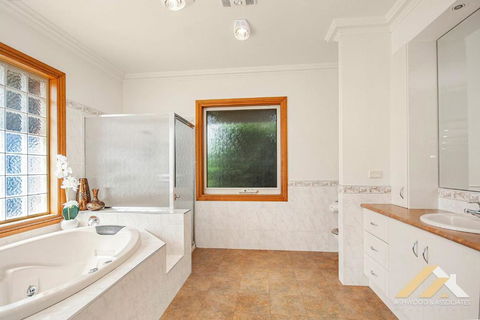 Perfect Entertainer-s Home With Pool - Accommodation Europe 2