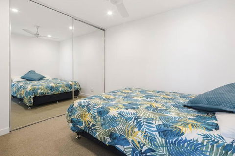Perfect Haven In Spring Hill 2B1B And Parking - Events Australia 3