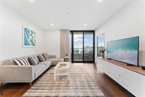 Perfect Location 1-Bed With Balcony, BBQ & Parking - Events Australia 0