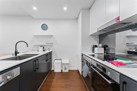 Perfect Location 1-Bed With Balcony, BBQ & Parking - Events Australia 1