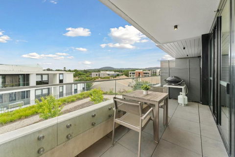 Perfect Location 1-Bed With Balcony, BBQ & Parking - Events Australia 3