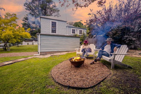 Pet-Friendly Blue Mountains Cottage With Indoor Fireplace - Tourism Bookings 0