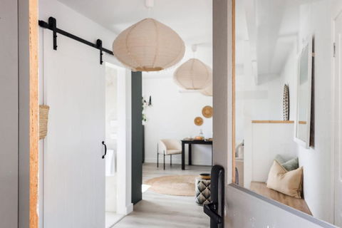 Petite Chateau Waterfront Chateau With Hot Tub - Events Australia 2