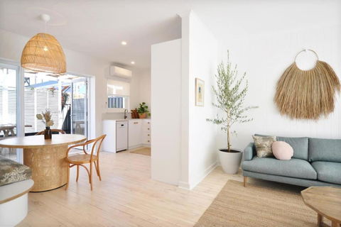 Pine At Arlos Glenelg South - Events Australia 3