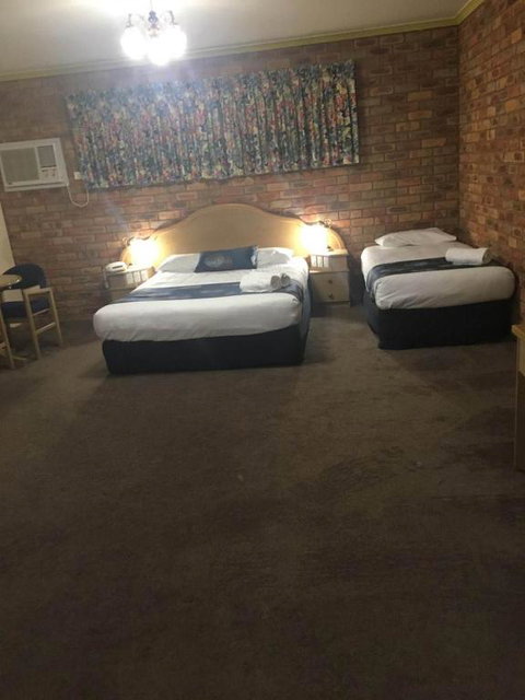 Pines Country Club Motor Inn - Events Australia 3