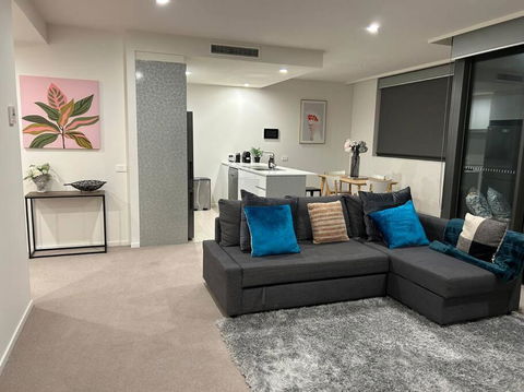 Plush Apartment On Mort - Events Australia 0
