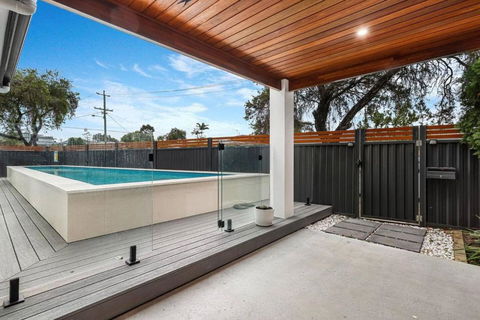 Pool House Hideaway - Tourism Bookings 1