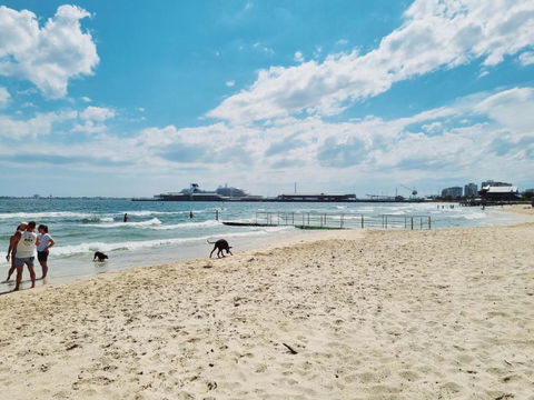 Port Melbourne Dog Beach Stays - Events Australia 2
