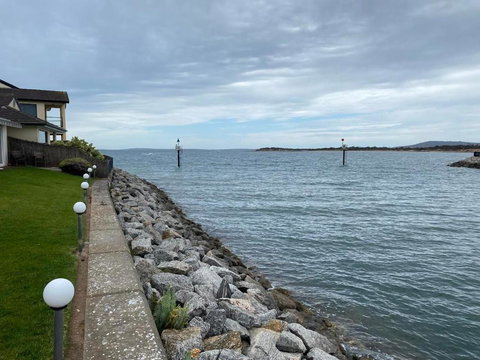 Port Lincoln Marina Waterfront Apartment - Events Australia 1