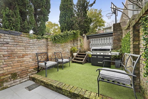 Pet Friendly Paddo Terrace - Tourism Bookings 3