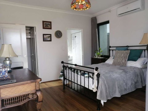 Private & Cosy! Master Bedroom In Perth With Garden View - Tourism Bookings 2